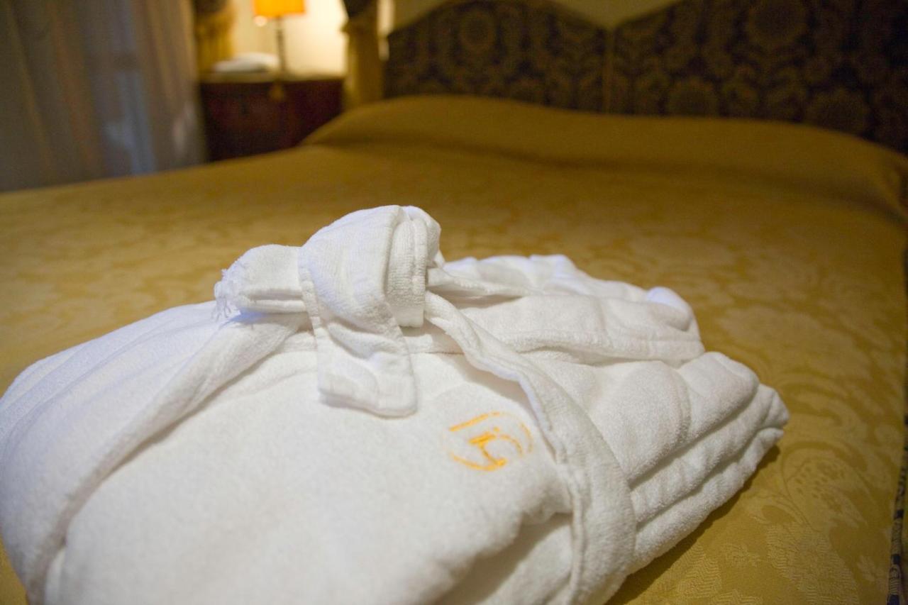 Hotel Giardino San Lorenzo in Campo Exteriör bild